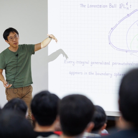“Find your way flexibly with groundless confidence.” Special Lecture by Fields Medal Winner Professor June Huh
