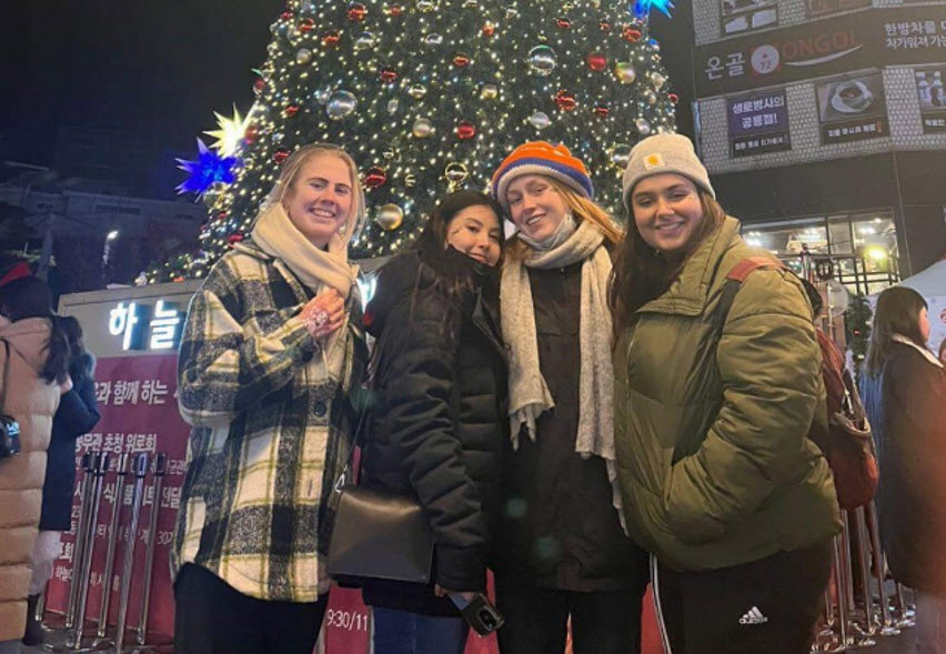 Cindy Mititelu (second from left) and other SNU Buddy members (Source: Cindy Mititelu)