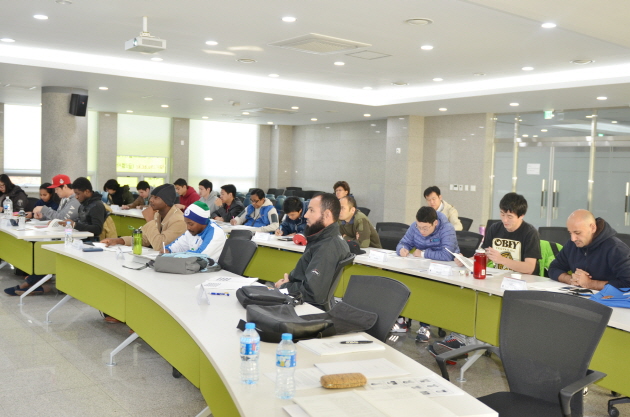 The Dream Together Program’s courses are all taught in English